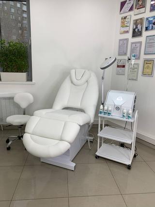 Электрическое косметологическое кресло "Прайм" с РУ, 1 мотор, Бежевый, Пульт