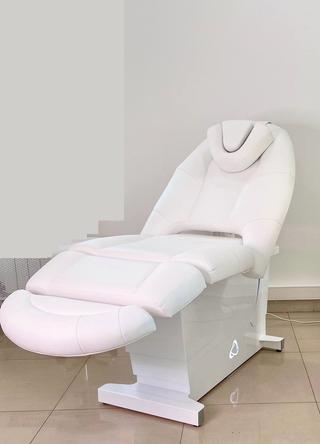 Электрическое косметологическое кресло "Прайм" с РУ, 1 мотор, Бежевый, Пульт