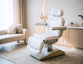 Косметологическое кресло Mizomed Parker с электроприводом, 4 мотора белый